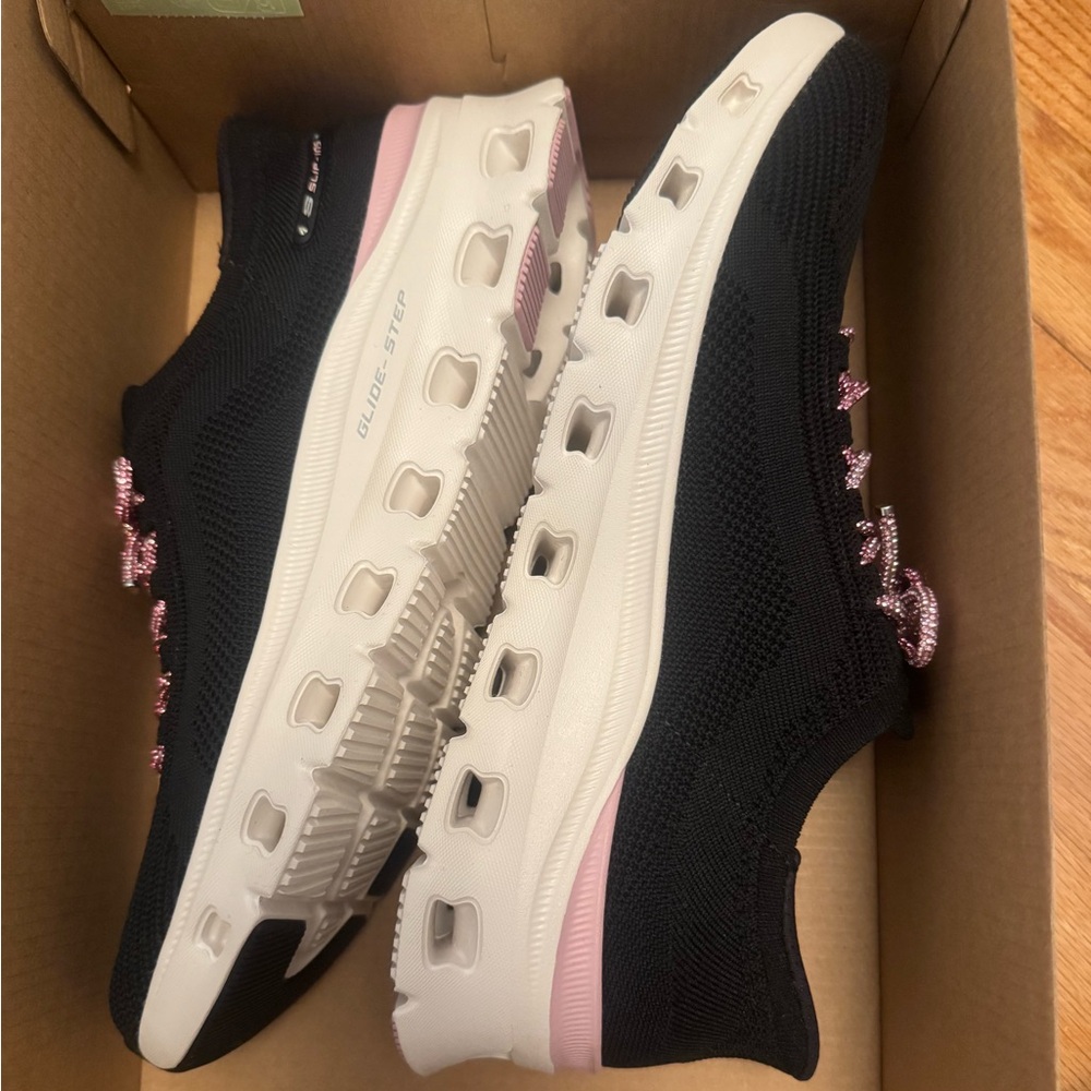 NEW Sketchers black sneakers with pink sparkly laces, size 9 - Picture 2 of 7